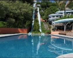 The park is full of various exciting water games like Robo Surfer, pools. You can also slide at Aqua Tubo and face high waves at the wave pools.